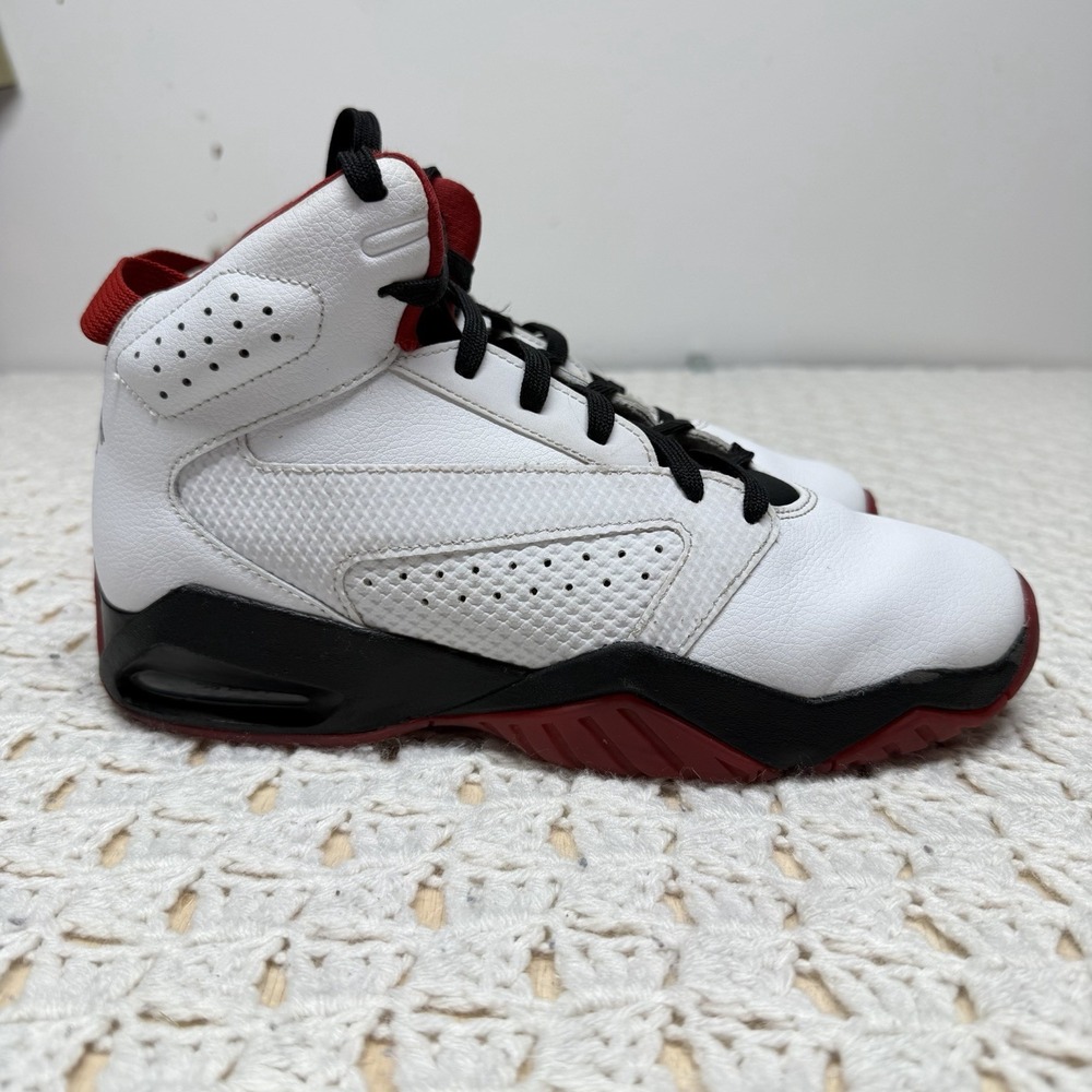 Nike Jordan Max Aura Shoes Youth 7Y White/Black/ Red AR6346 106